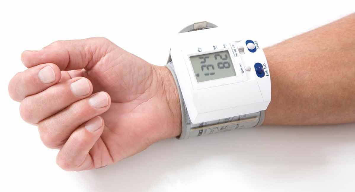 نحوه اندازه گیری فشار خون دستگاه دیجیتال مچی